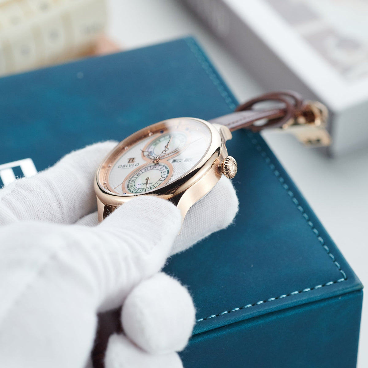 Mother of Pearl AM Vintage Dress Design Automatic Watch